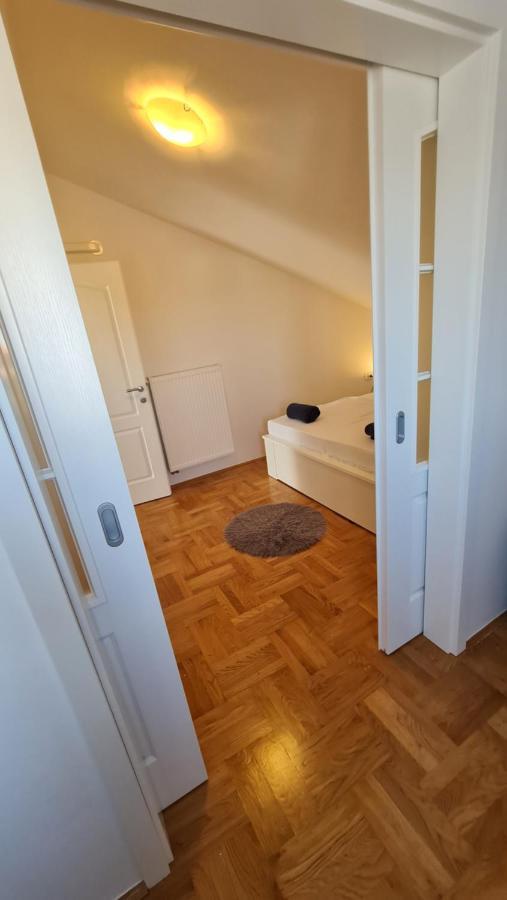 Apartmani Dami Novalja Exterior foto