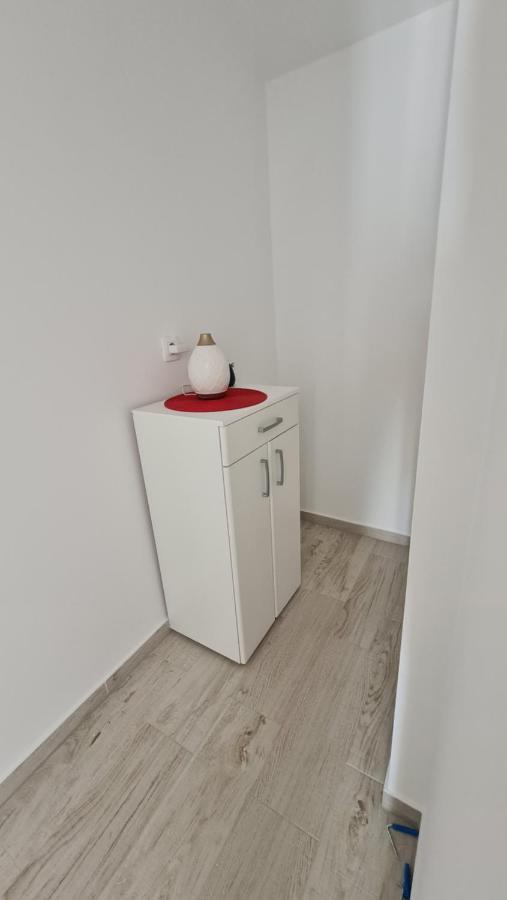 Apartmani Dami Novalja Exterior foto