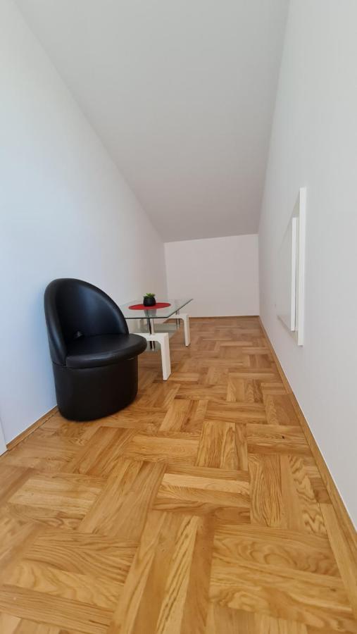 Apartmani Dami Novalja Exterior foto